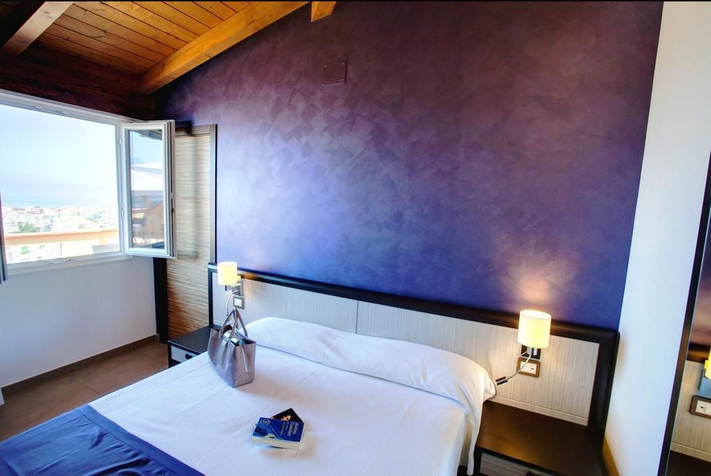 Il Belvedere Guest House Scalea Habitación foto